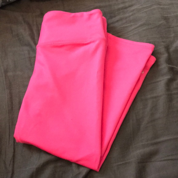 ALO Yoga Pants - Alo Yoga Airbrush Yoga Capri- Hot Pink Glossy